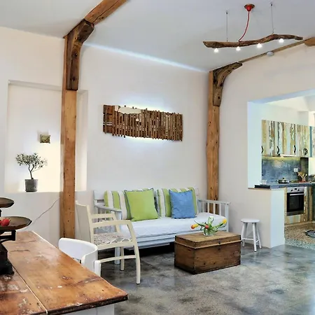 Tramezzo Designer's House * Lefkada City